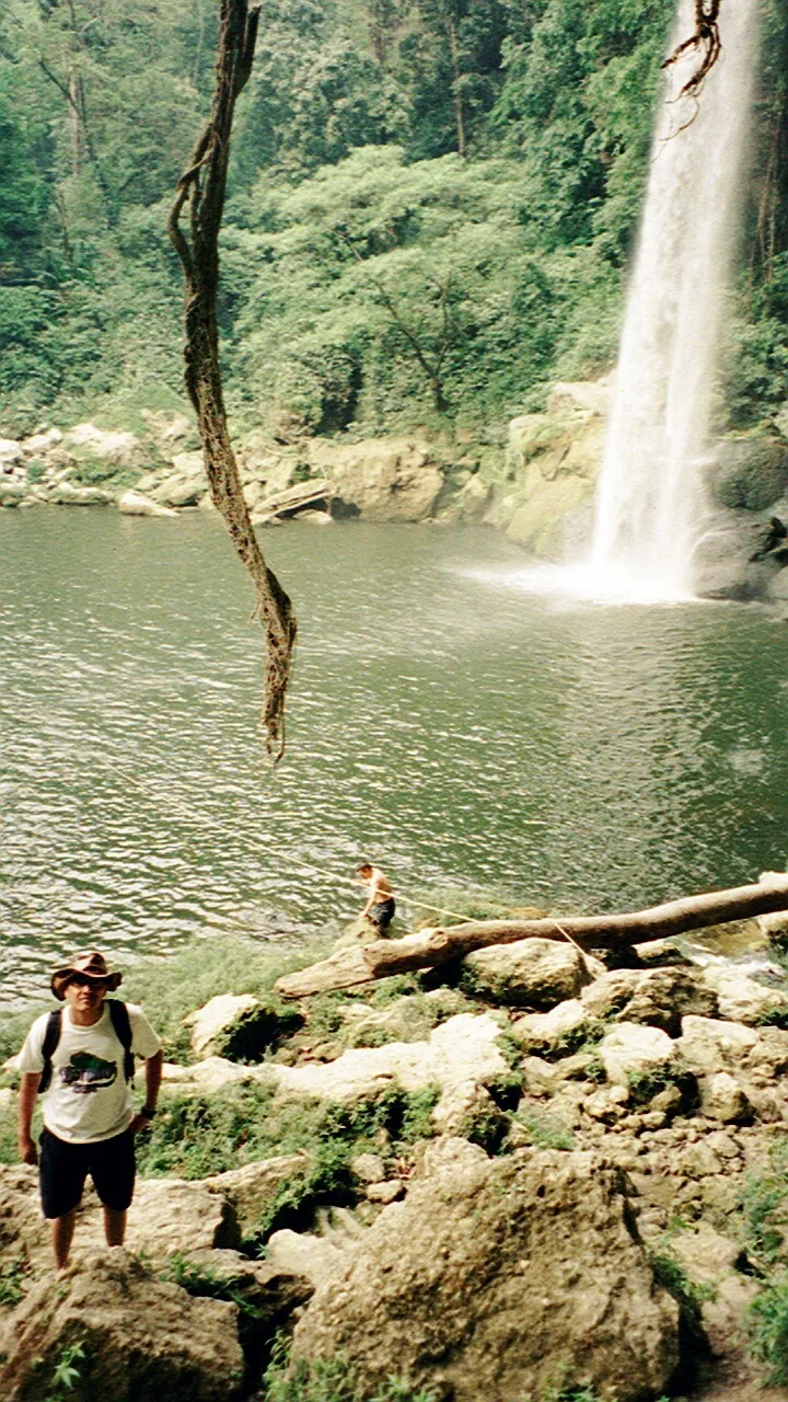 I tried with everyone else to get very close to the falls