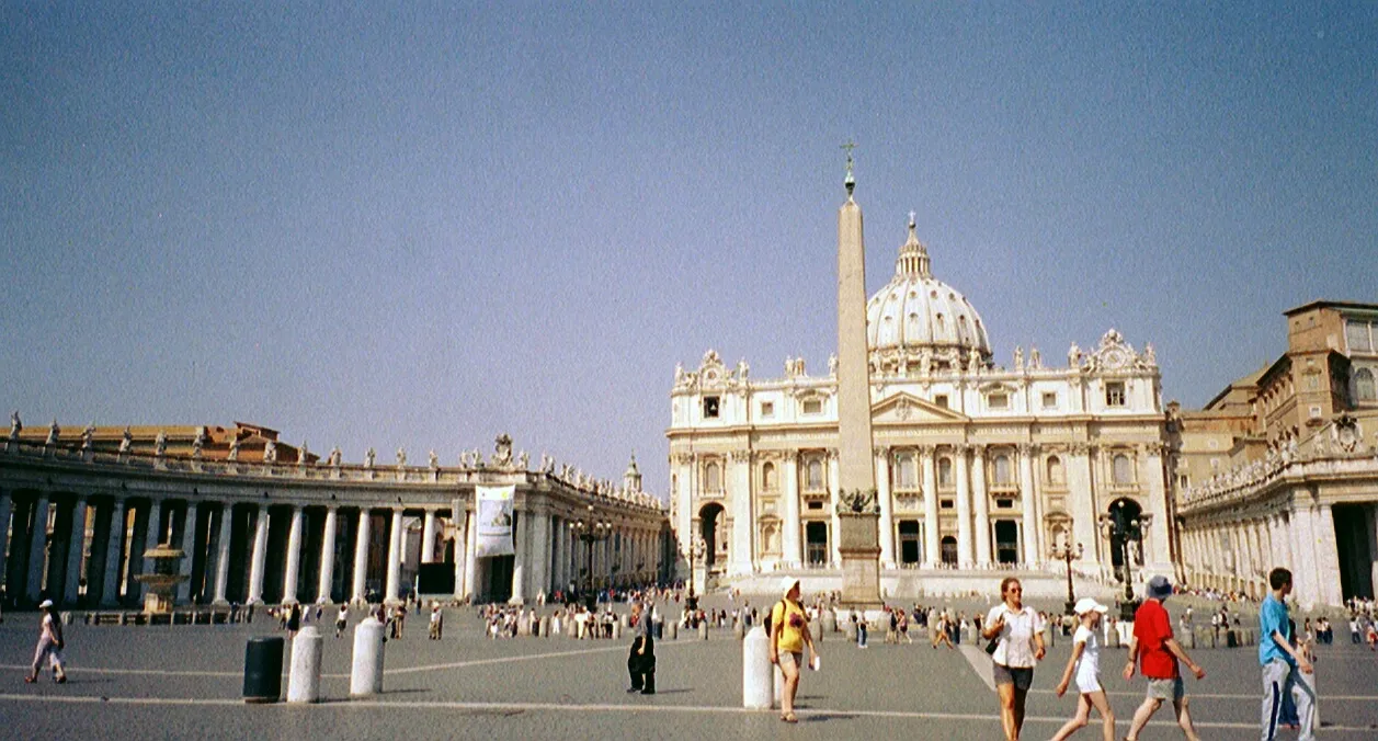 The Vatican City - Piazza de San Pietro