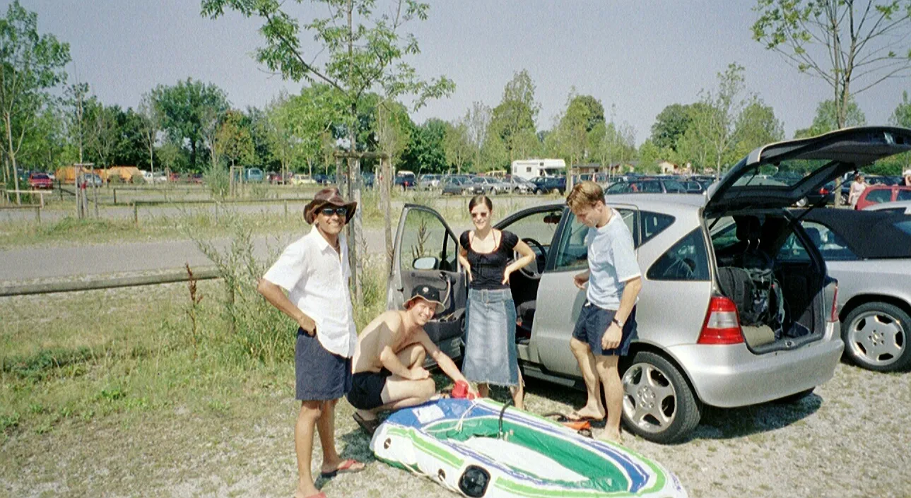 Ze Germans go swimming - they bring the whole house for a day out!